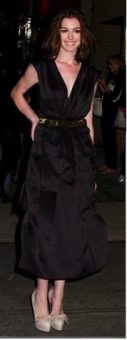 Anne Hathaway a la moda con Marc Jacobs 3 Anne Hathaway a la moda con Marc Jacobs 3