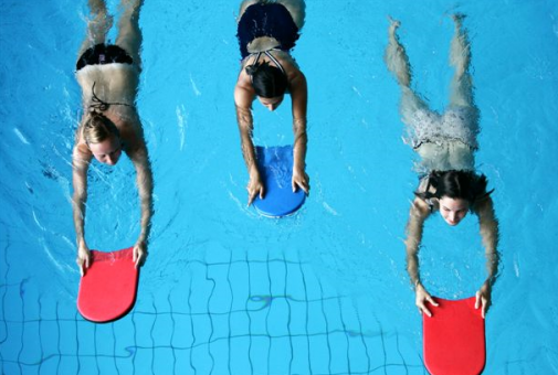 Ponte en forma en la piscina con el Aquatraining 8