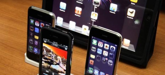 El crecimiento de mensajería en dispositivos Smartphone reduce el consumo de los mensajes convencionales I 12 El crecimiento de mensajería en dispositivos Smartphone reduce el consumo de los mensajes convencionales I 13