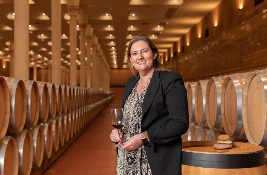 Marta S. Martínez Bujanda: “El mundo del vino es una forma de entender la vida, es cultura, poder conocer otros países y paisajes a través de él”