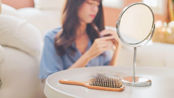 4 hábitos que ayudan a prevenir la caída capilar tras el verano 8 4 hábitos que ayudan a prevenir la caída capilar tras el verano 8
