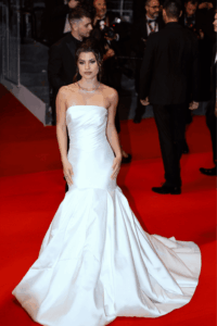 La actriz Agustina Palma, por segundo año consecutivo entre las mejores vestidas del Festival de Cannes con un look total white de Pronovias