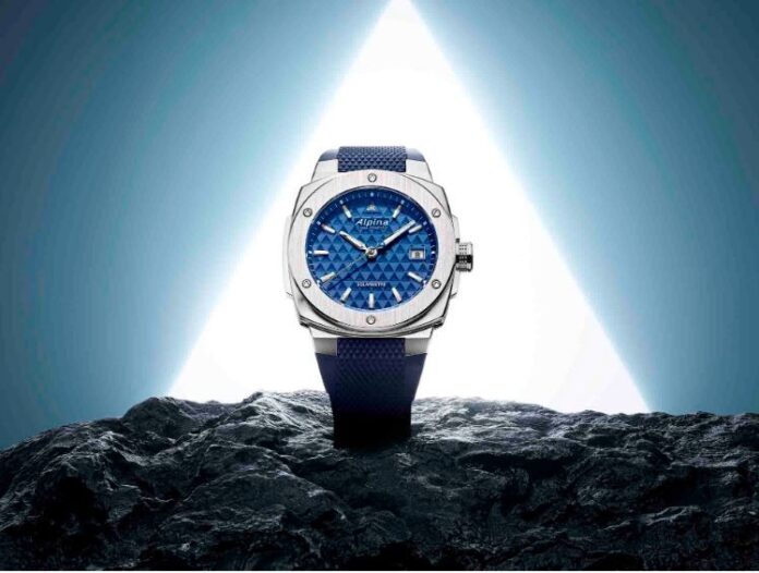 Alpiner Extreme Solarmetre, la primera colección de su historia con recarga solar