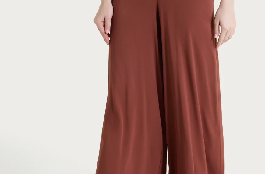 El ajuste que no oprime: Por qué la ausencia de cierres es el futuro de la moda femenina